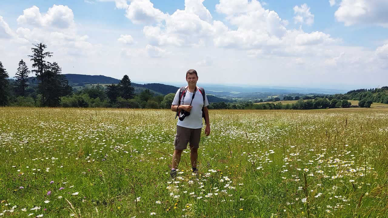 Frank Kaiser erkundet Flora und Fauna im Vogelsberg