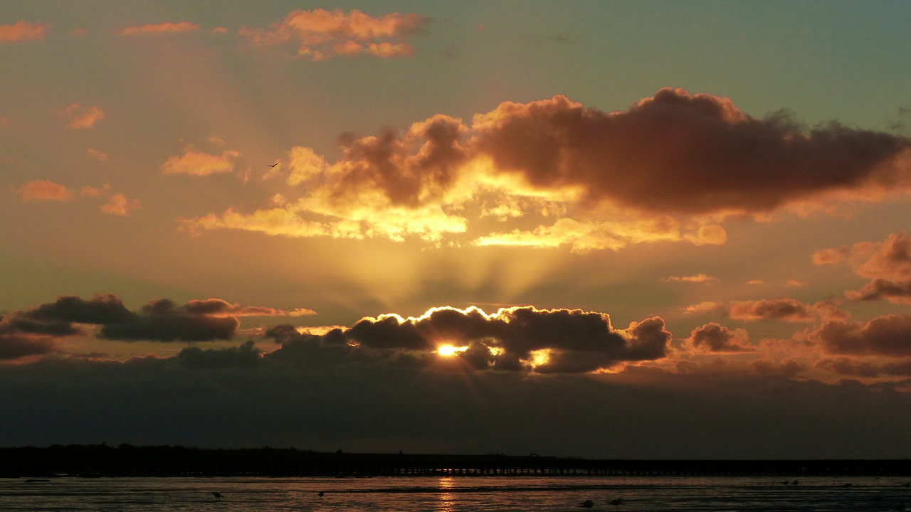 Sonnenuntergang über dem Wattenmeer bei Dornumersiel